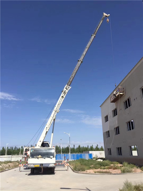 雁塔区“轻装强干”—— 吊车的 “轻量化臂架” 技术
