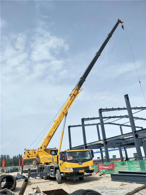 雁塔区超高层建筑钢结构吊装案例
